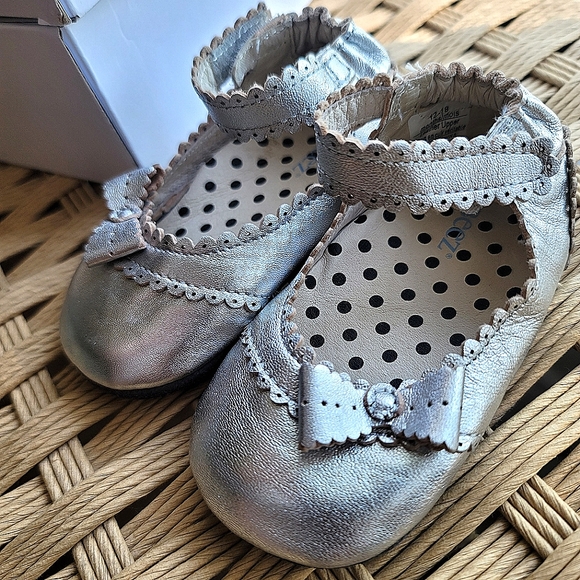 NWT Robeez Baby Girls Low Top Sneaker Size 12-18 Mos - Picture 3 of 11